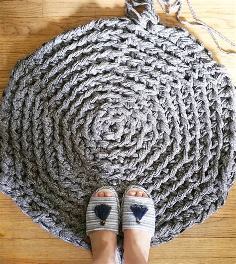 How To Hand Crochet A Circular Rug