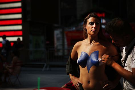 De Blasio May Open Times Square Pedestrian Plaza To Fight Off Nudity Observer