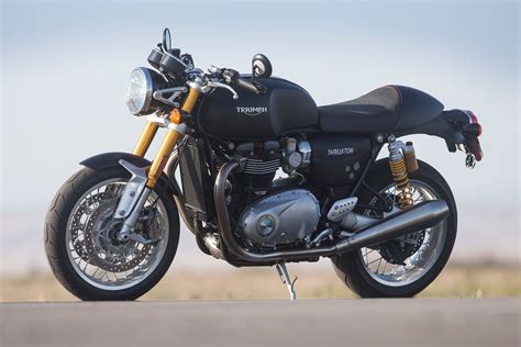 The fenders are better integrated into. 2016 Triumph Thruxton R static left-side view | Cars and ...