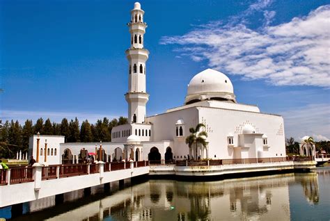 Tempat pelancongan menarik di terengganu yang bisa anda kunjungi selanjutnya adalah masjid kristal. Senarai Tempat Pelancongan Menarik Di Terengganu, Malaysia ...