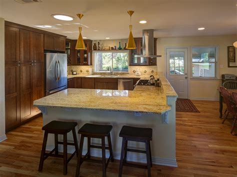 A secluded farm is struck by a strange meteorite which has apocalyptic consequences for the family living there and possibly the world. Welcoming, Earthy Kitchen | Cheryl Balintfy | HGTV