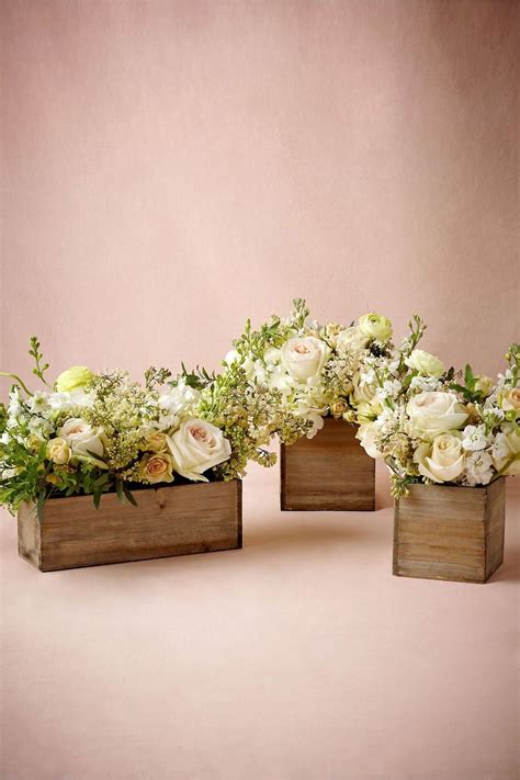 The third board would be the bottom of my box, and it is 1.5in shorter to count for the 0.75in thickness (the actual thickness of a 1×4) of my two boards that would be at the ends of the box. DIY Centerpieces | Flower box centerpiece, Wooden box ...