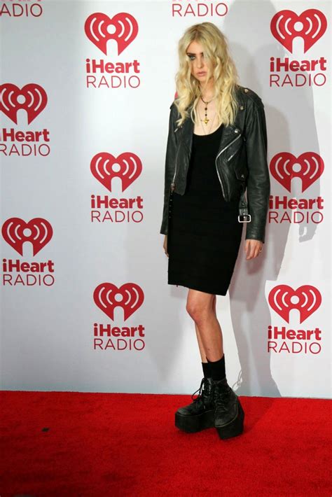 Taylor Momsen Goes For A Gothic Look At The 2014 Iheart Radio Music