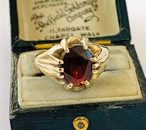 Stunning Vintage 9ct Gold Garnet Signet Or Pinky Ring In Excellent