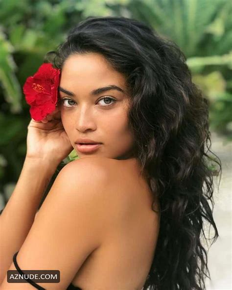 Shanina Shaik Nude And Sexy Staggering Photo Collection Aznude