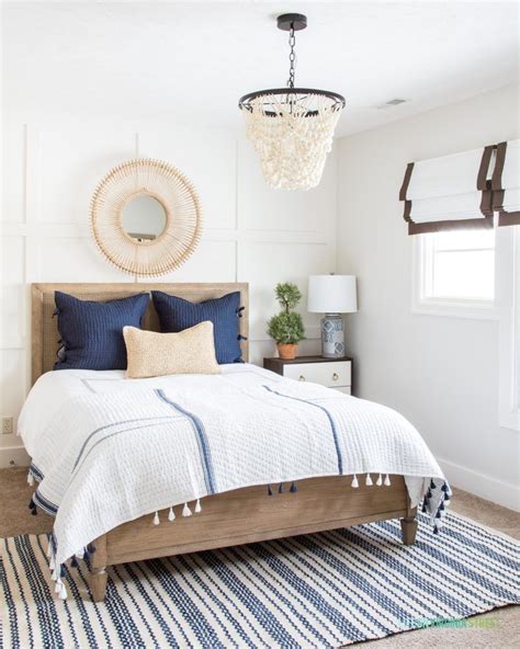 37 Lovely Guest Bedrooms Decoration Ideas Hmdcrtn