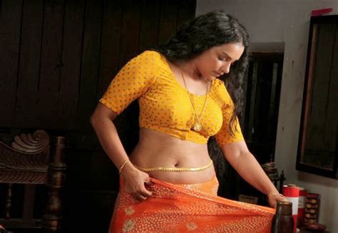 Swetha Menon Navel Show In Yellow Blouse And Saree Removing Scene Imagedesi