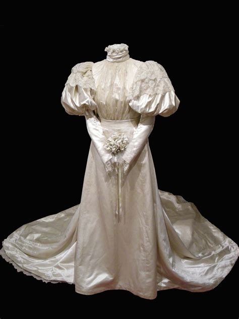 Vestido De Novia Circa 1895 Museo Nacional De La Historia Del Traje