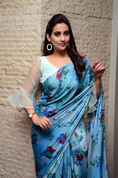 tv anchor manjusha hot images in saree actress album