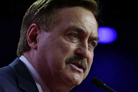 Mike Lindell Election Summit Photos Show Empty Seats in Crowd - Newsweek