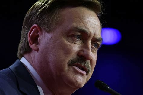 mike lindell s picture with donald trump sparks flurry of jokes memes