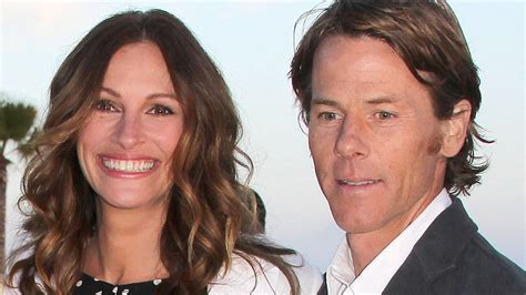 + body measurements & other facts. Julia Roberts shares rare photo with husband Daniel Moder ...
