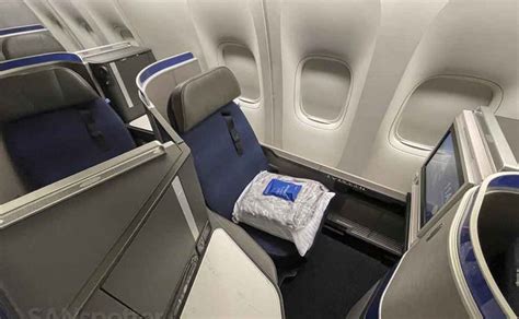 United 777 200 Polaris Business Class Review Worth The Upgrade