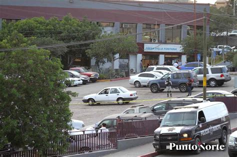 Dejan encajuelado con narcomensaje en estacionamiento de delegación