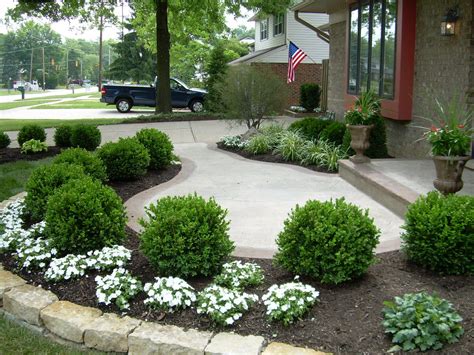 Simple And Stylish Stone Pavers For Walkway Landscaping
