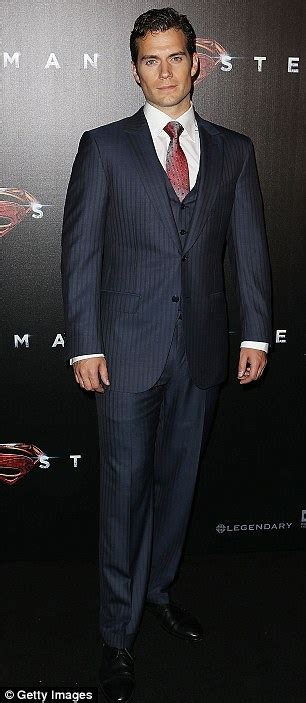 Superman Star Henry Cavill Dating The Big Bang Theorys Kaley Cuoco