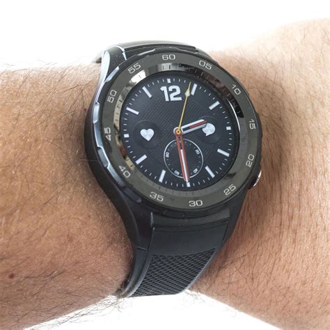 It almost feels like a regular watch, despite its bulkier size, and it didn't take long for me to get used to having it on my wrist. Review: Huawei Watch 2 4G - GadgetGear.nl