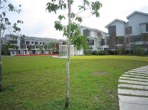 Lake fields provides a great living experience enhanced by the lush landscaped surroundings and embodies an urban lifestyle that is complemented with nature. Terrace For Auction At Lake Fields, Sungai Besi | Land+