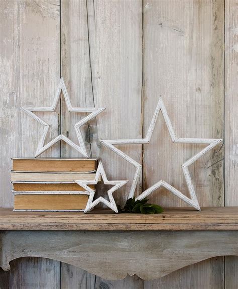 Set Of 3 Stars In Sustainable Mango Wood With A Distressed White Finish