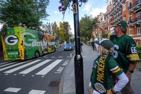 Green Bay Packers In London Give Beatles Abbey Road Photo Own Spin