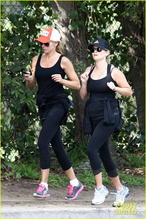 Reese Witherspoon Her Baby Bump Go For A Run Photo Reese Witherspoon Photos Just