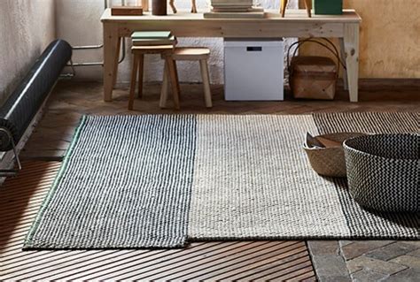 En cualquier habitación o estancia, podemos colocar desde una alfombra gigante de pelo hasta un pequeño felpudo, y ello dotará a esa habitación de un aire especial y un toque personal. Alfombras Lisas y de Pelo Corto