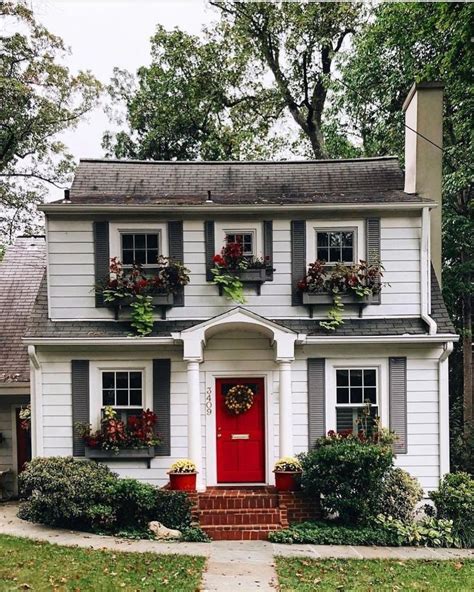 Sweet House With Great Curb Appeal And A Red Door Cute House