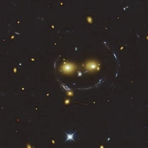 An Image Of Gravitational Lensing Obtained With Hubble Space Telescope