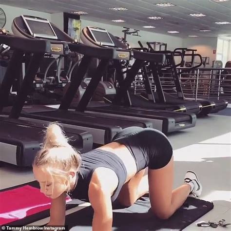 Tammy Hembrow Strips Down For A Racy Workout At The Gym Daily Mail Online