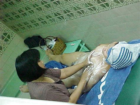 【画像】インドネシアの女マッサージ師が全裸の女の子をイカセまくっててワロタ ポッカキット