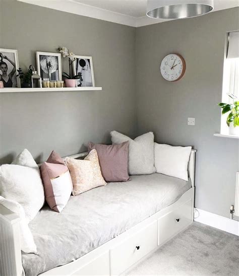 One of which is pallet bed slats which can fit your futon nicely. Interior Designer Reading | Spare room ideas small, Daybed ...