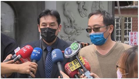 【名嘴母枉死】10秒說4次不知道 賓士男父殯儀館躲2分鐘才擠出對不起 #蘋果社會 #酒駕 #黃暐瀚 #蘋果新聞網 #appledailytw. 防疫優先!名嘴黃暐瀚：母親公祭取消 | 民視新聞網 | LINE TODAY