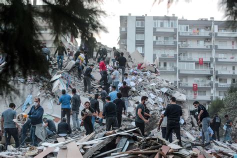 In Photos Devastating Magnitude 66 Earthquake Strikes Western Turkey