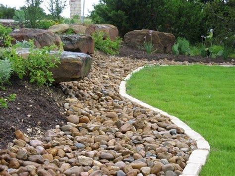 Lovely River Rocks Ideas For Front Yard Landscapes In Stone