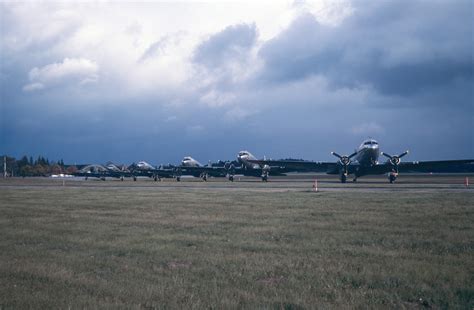 Flygvapnets Alla Sex Flygplan Tp 79 På Malmens Flygfält