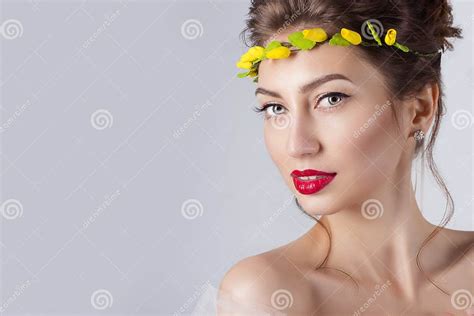 Mooie Jonge Sexy Elegante Vrouw Met Rode Lippen Mooi Haar Met Een