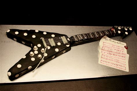 The guitar was finished in september 1979, and randy paid a total of $740 for it. Randy Rhoads Flying V Polka Dot Guitar | Chocolate cake ...