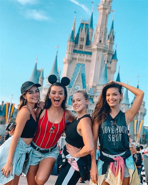 Many Hot Girls At Disney World R HotGirlsAtDisneyland