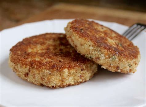 These salmon cakes and coleslaw make a great lunch or dinner meal prep! Easy, Step by Step Potato and Salmon Fish Cakes ...