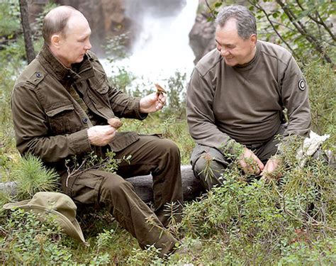 Родился 21 мая 1955 года в небольшом городке чадане тувинской автономной области в семье редактора районной газеты кужугета серэевича шойгу и зоотехника александры яковлевны. Заслуги Сергея Шойгу - Экспресс газета