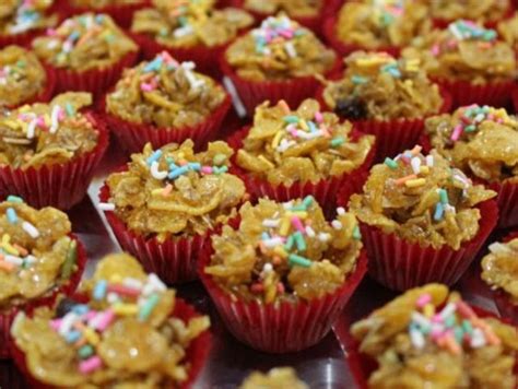 Berikut adalah khasiat sarang semut yang harus anda tahu, antara lain Kuih Raya Indonesia - Mau Tahu v