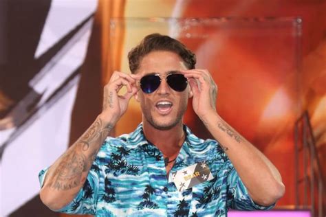 Reality duo charlotte and bear are probably better at entertaining than pouring a pint, but you would never know if you didn't put them to the test. Stephen Bear: Who is Just Tattoo of Us host and CBB winner ...