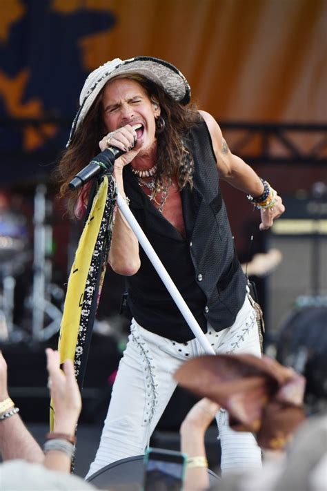 Aerosmiths Steven Tyler Brings Powerhouse Voice To Intimate London Venue Ok Magazine