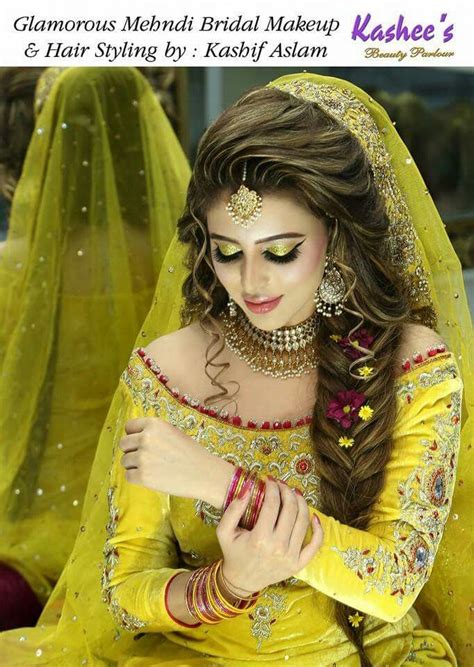 Image Du Tableau Mehndi Dresses De Uzma Mughal Coiffure Mariage