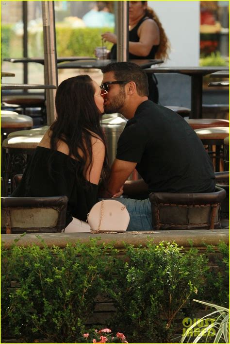 49ers Jimmy Garoppolo Plants Kiss On Girlfriend Alexandra King Photo