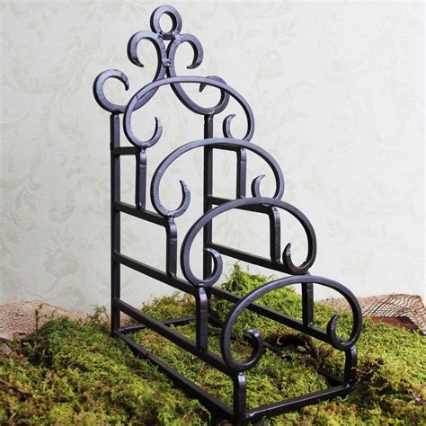 Display Your Favorite Plates On This Elegant Iron Plate Stand 14