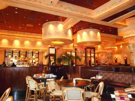206 under the cheesecake factory brand, 13 under the grand lux cafe brand, and one under the rocksugar southeast asian kitchen brand. Beutiful interior - Picture of The Cheesecake Factory ...