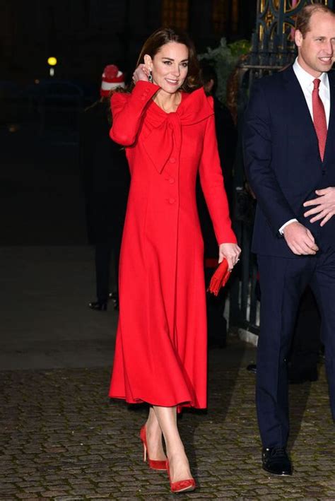 Kate Middleton époustouflante Tout En Rouge Avec Un Wavy Closer