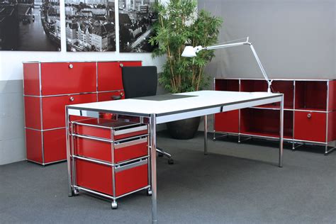 Dieser usm kitos weist verschiedene vorzüge auf und ist mit allen usm haller möbel ideal kombinierbar. USM Haller Schreibtisch Weiß 200 x 100 cm | Schreibtische ...