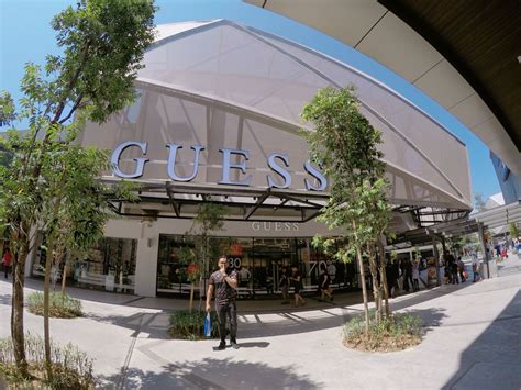 Kita mempertengahkan teknik shooting video yang berbeza kali ini. Roy Terachi at Design Village Outlet Mall Bandar Cassia ...